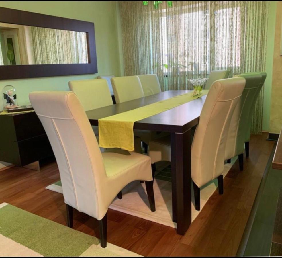 Central Apartment 4 Rooms Brasov Luaran gambar