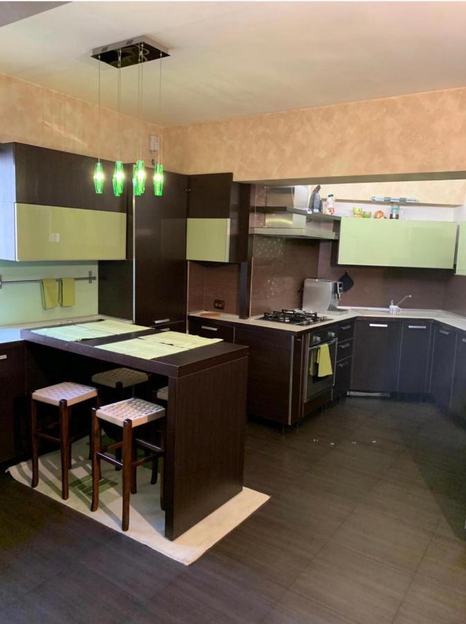 Central Apartment 4 Rooms Brasov Luaran gambar