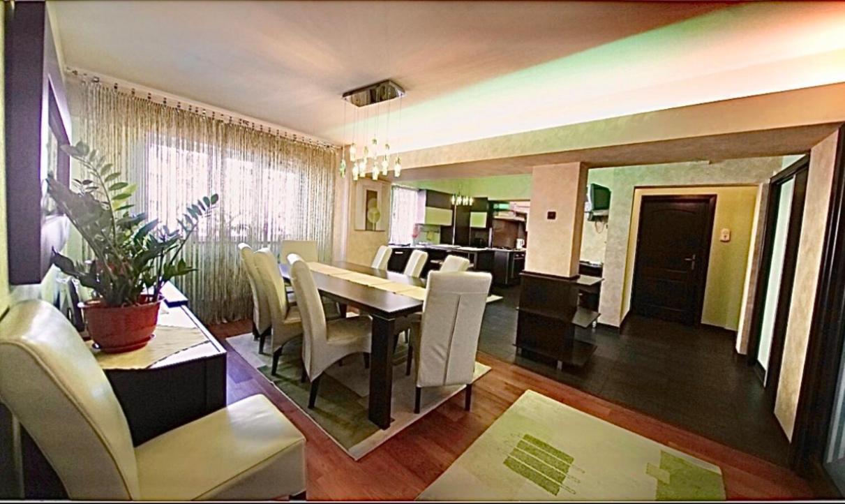 Central Apartment 4 Rooms Brasov Luaran gambar