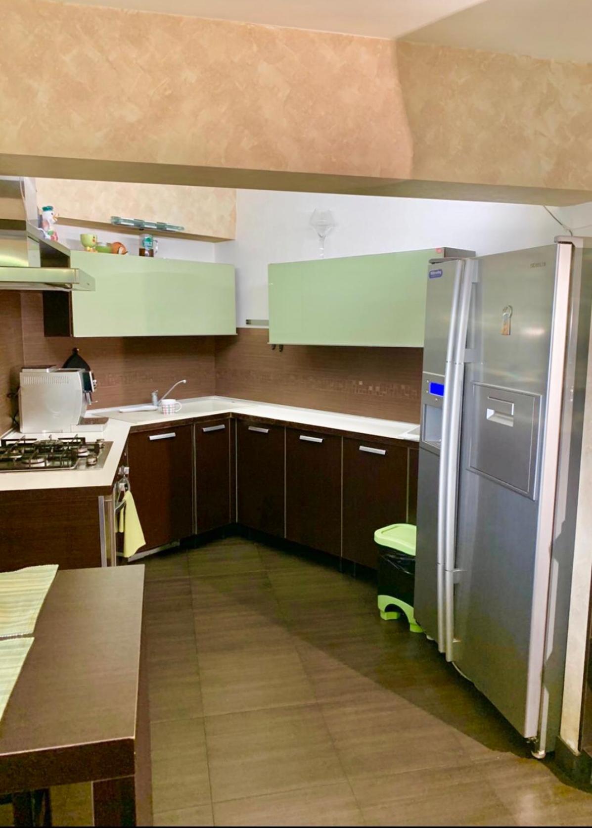Central Apartment 4 Rooms Brasov Luaran gambar