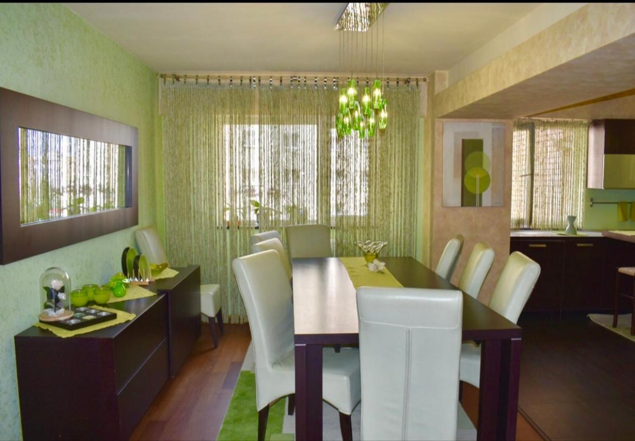 Central Apartment 4 Rooms Brasov Luaran gambar