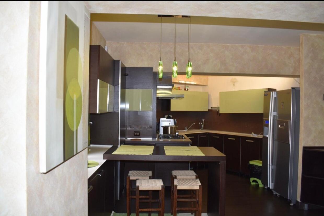 Central Apartment 4 Rooms Brasov Luaran gambar