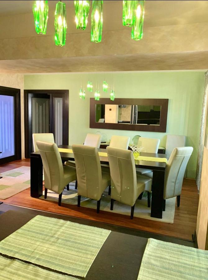 Central Apartment 4 Rooms Brasov Luaran gambar