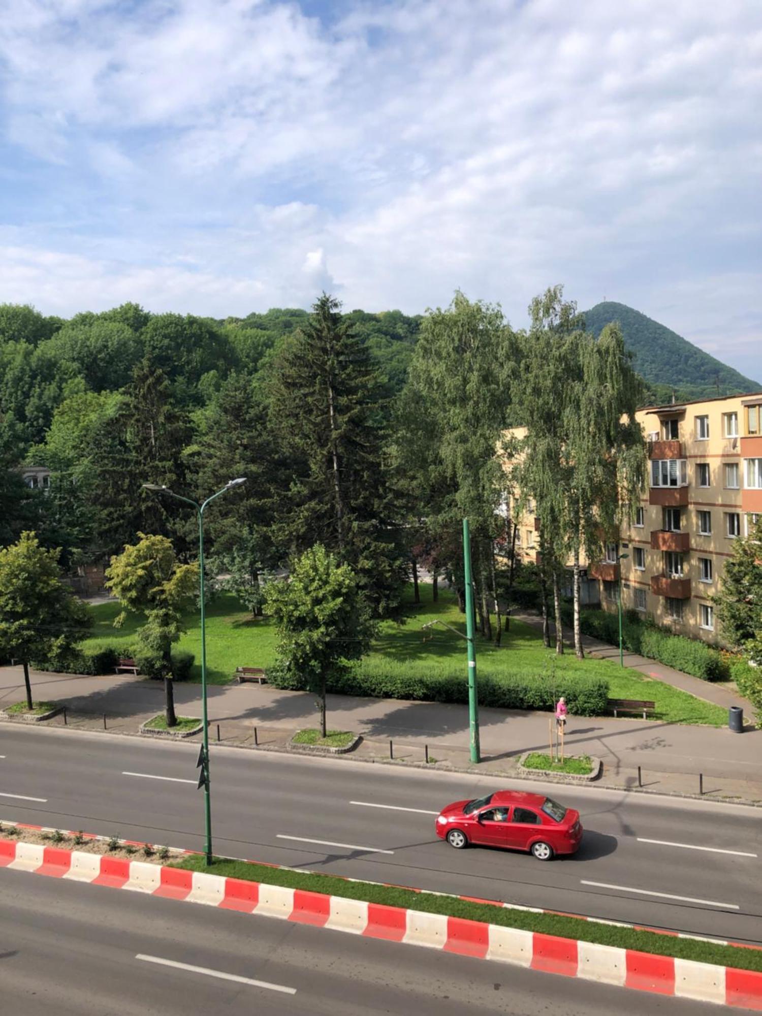 Central Apartment 4 Rooms Brasov Luaran gambar