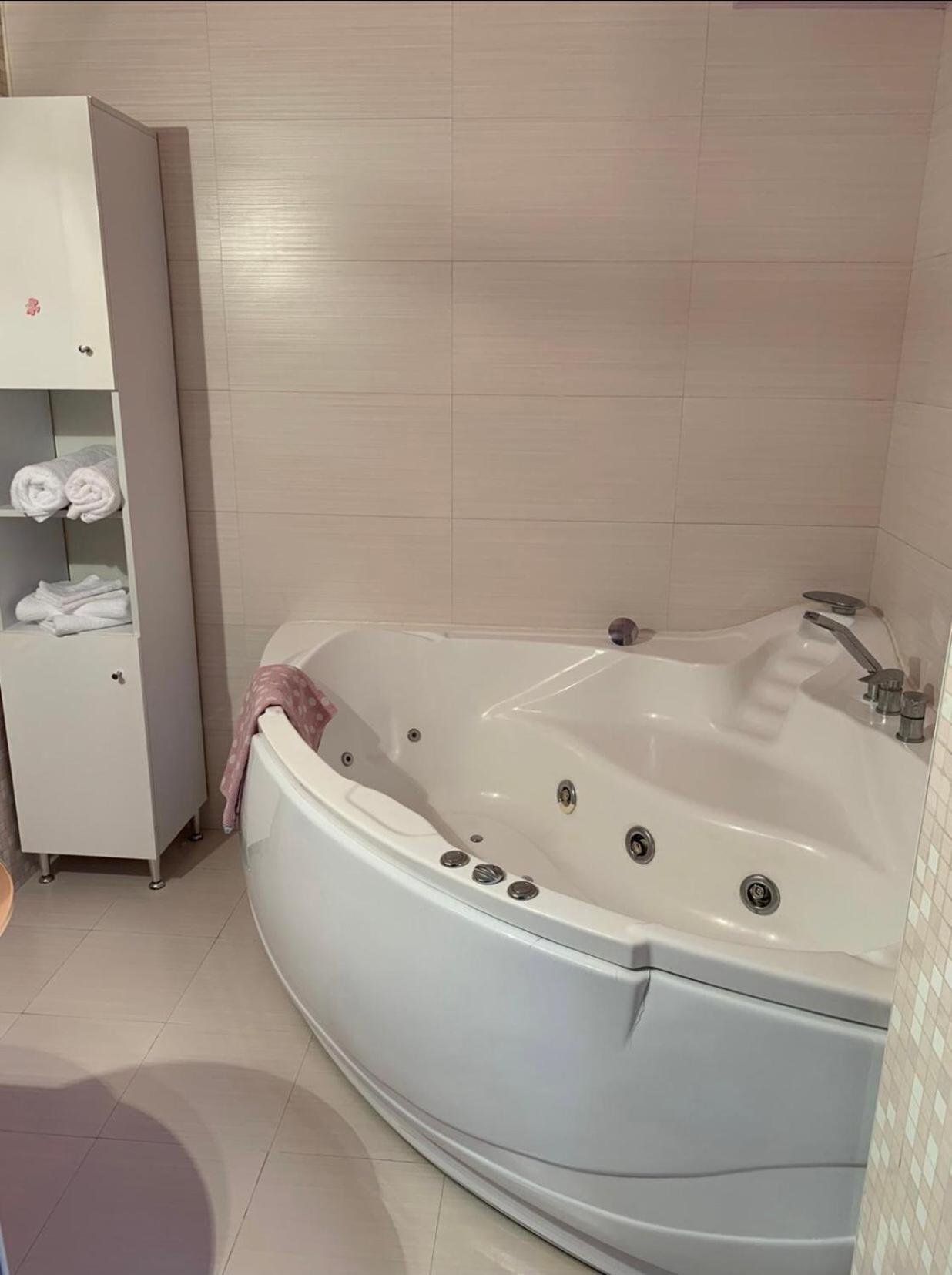 Central Apartment 4 Rooms Brasov Luaran gambar