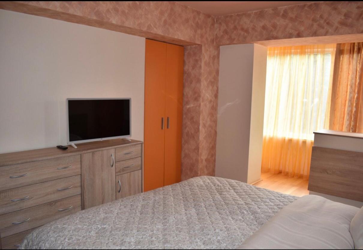 Central Apartment 4 Rooms Brasov Luaran gambar