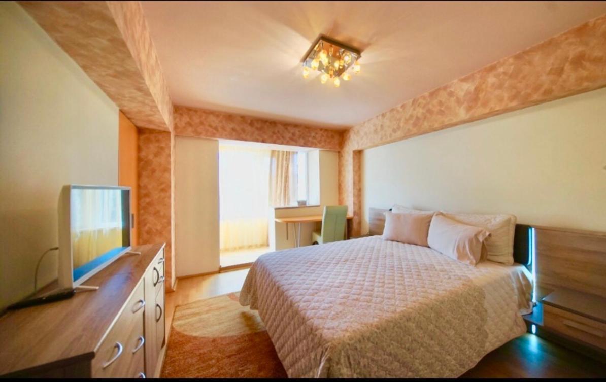 Central Apartment 4 Rooms Brasov Luaran gambar