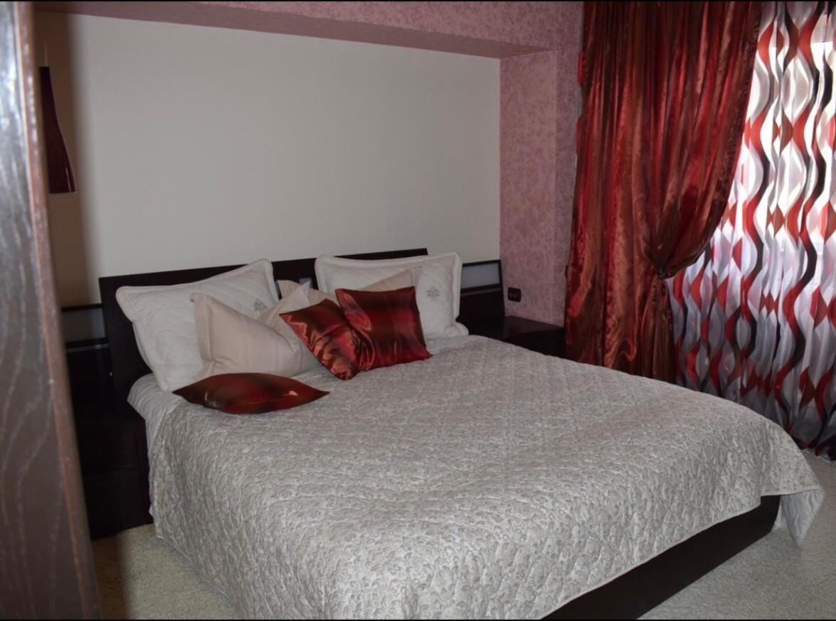 Central Apartment 4 Rooms Brasov Luaran gambar