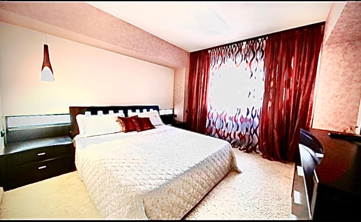 Central Apartment 4 Rooms Brasov Luaran gambar